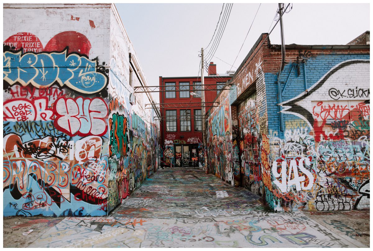 Grafitti Alley Engagement, Baltimore Engagement Session, American Visionary Museum Engagement, Baltmore Inner Harbor Engagement