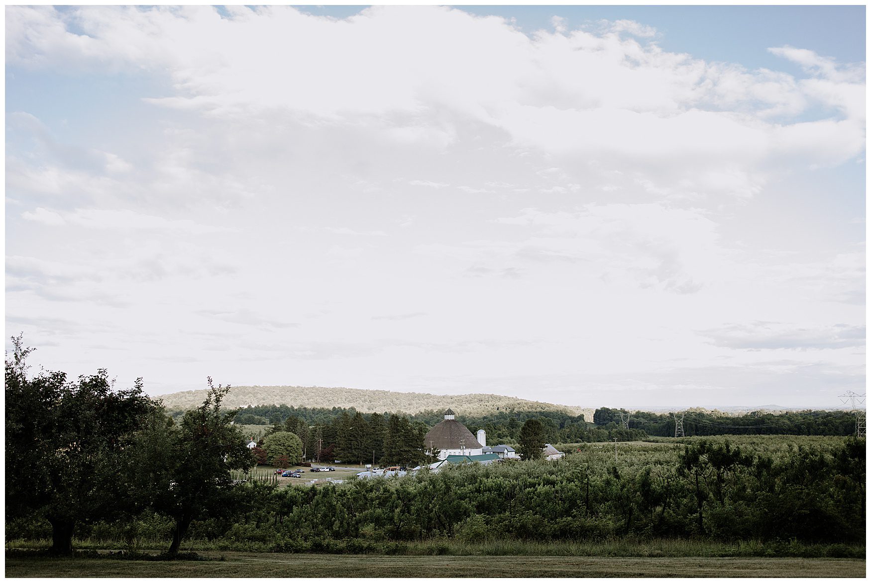 Historic Round Barn Photographer Gettysburg Gettysburg Elopement Photographer